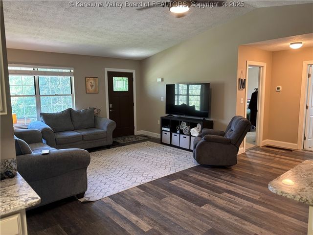 196 Sycamore Creek Road, Ripley, WV 25271