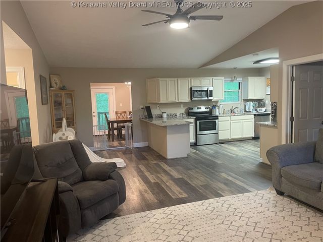 196 Sycamore Creek Road, Ripley, WV 25271