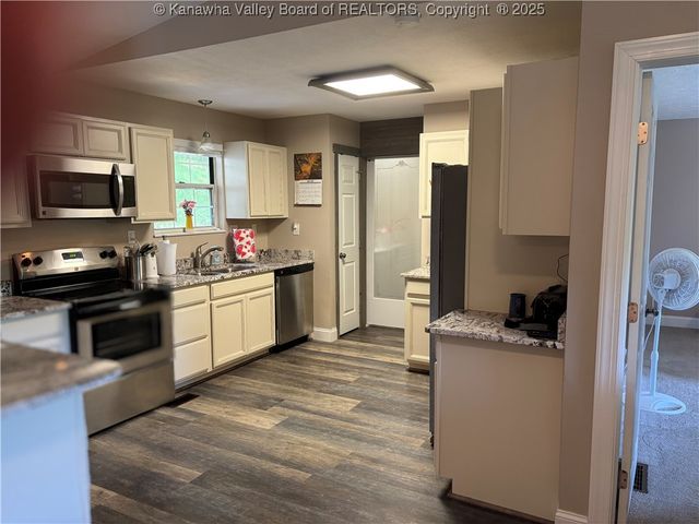 196 Sycamore Creek Road, Ripley, WV 25271