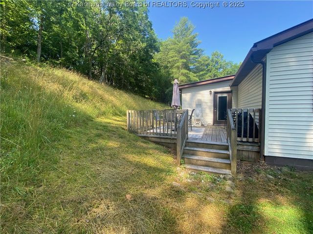 196 Sycamore Creek Road, Ripley, WV 25271