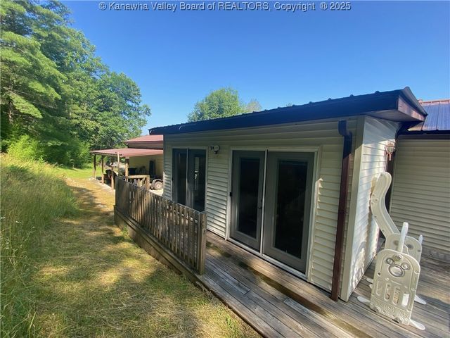 196 Sycamore Creek Road, Ripley, WV 25271