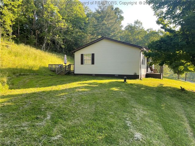 196 Sycamore Creek Road, Ripley, WV 25271