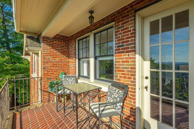 190 N Crest Road 10, Chattanooga, TN 37404