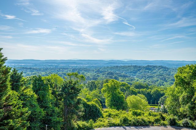 190 N Crest Road 10, Chattanooga, TN 37404