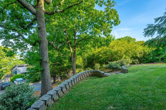 190 N Crest Road 10, Chattanooga, TN 37404