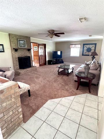 503 Greenbriar Avenue, Friendswood, TX 77546