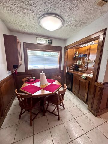 503 Greenbriar Avenue, Friendswood, TX 77546