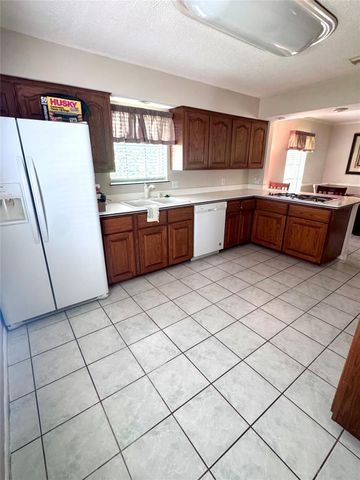 503 Greenbriar Avenue, Friendswood, TX 77546