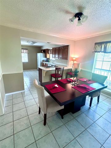 503 Greenbriar Avenue, Friendswood, TX 77546