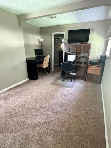 503 Greenbriar Avenue, Friendswood, TX 77546