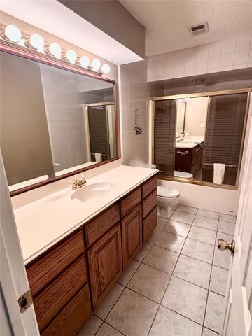 503 Greenbriar Avenue, Friendswood, TX 77546