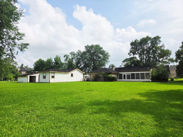 503 Greenbriar Avenue, Friendswood, TX 77546