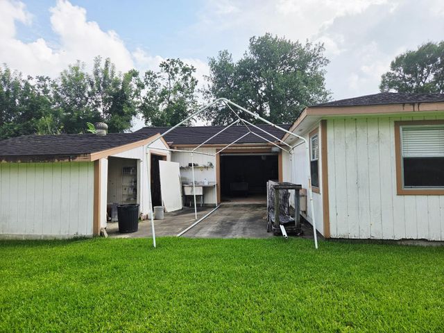503 Greenbriar Avenue, Friendswood, TX 77546