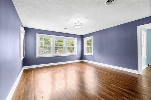 429 N Van Brunt Boulevard, Kansas City, MO 64123