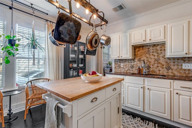 920 S Oak Cliff Boulevard, Dallas, TX 75208