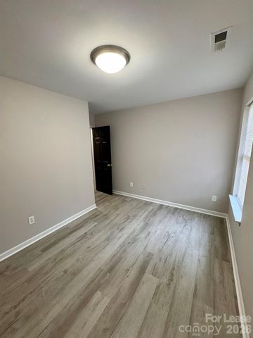 1918 W Fifth Avenue, Gaston, NC 28052