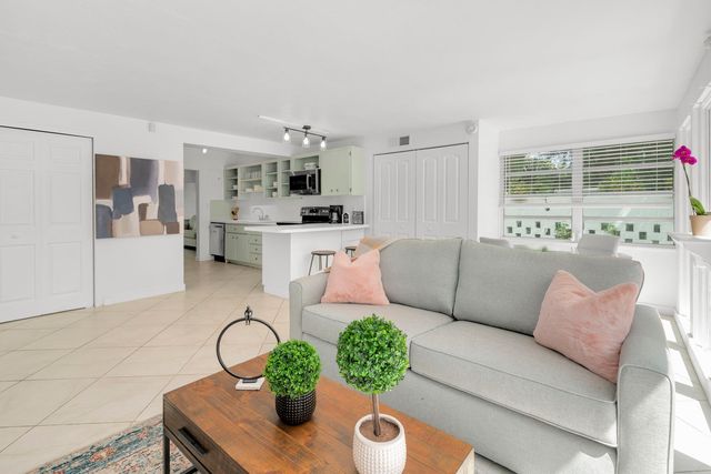 842 SW 11th Court, Fort Lauderdale, FL 33315