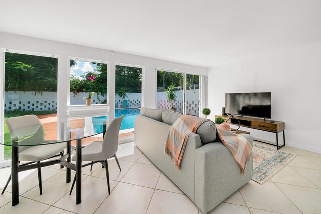 842 SW 11th Court, Fort Lauderdale, FL 33315