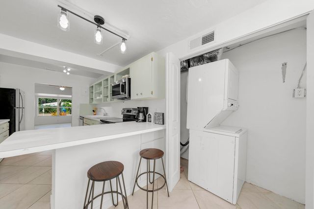 842 SW 11th Court, Fort Lauderdale, FL 33315