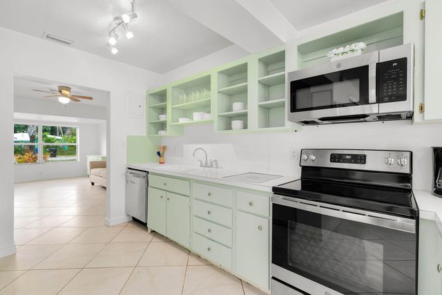 842 SW 11th Court, Fort Lauderdale, FL 33315