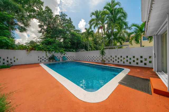 842 SW 11th Court, Fort Lauderdale, FL 33315