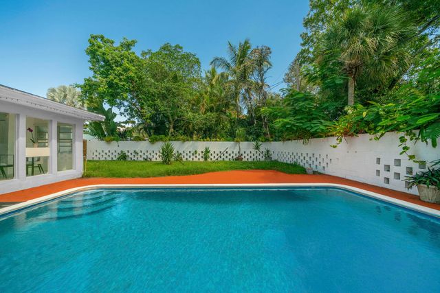 842 SW 11th Court, Fort Lauderdale, FL 33315