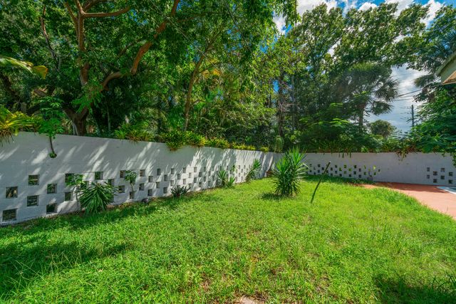842 SW 11th Court, Fort Lauderdale, FL 33315