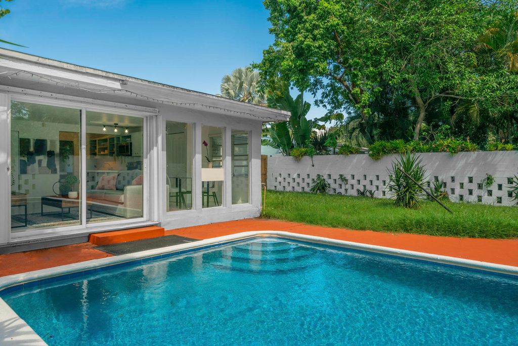 842 SW 11th Court, Fort Lauderdale, FL 33315