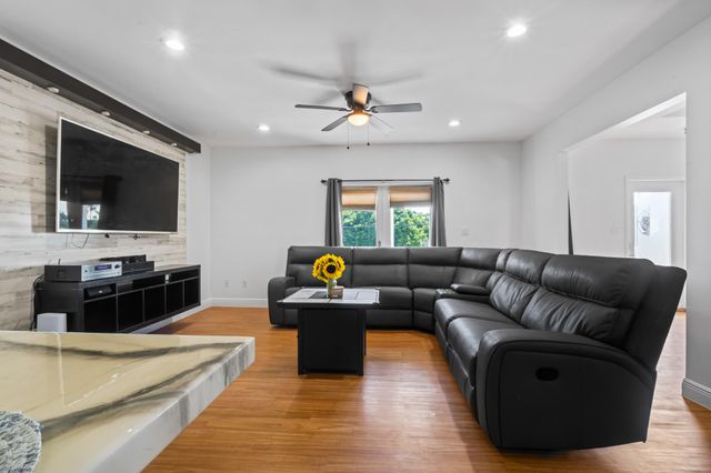 8 Jade Drive, Big Coppitt, FL 33040