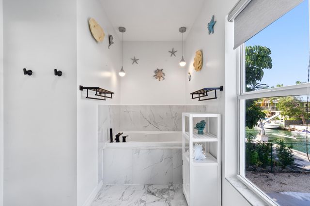 8 Jade Drive, Big Coppitt, FL 33040