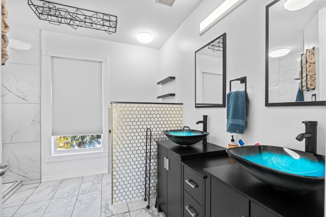 8 Jade Drive, Big Coppitt, FL 33040