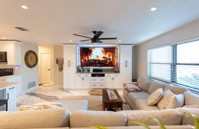 6390 2ND PALM POINT, St Pete Beach, FL 33706