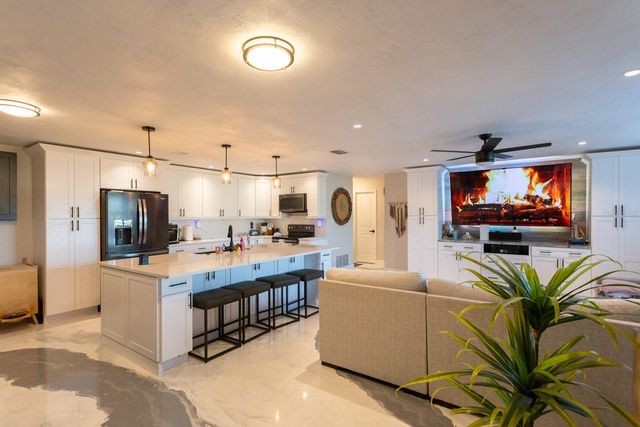 6390 2ND PALM POINT, St Pete Beach, FL 33706