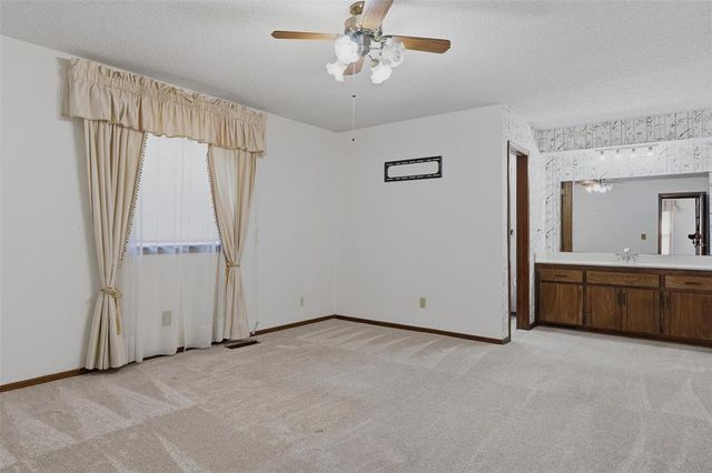 11913 O Casey Street, Yukon, OK 73099