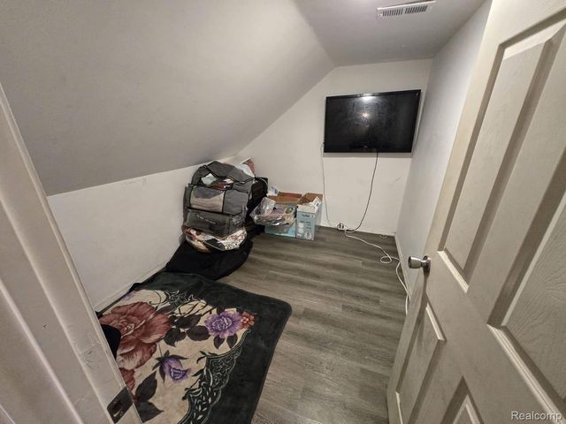 12000 Charest Street, Hamtramck, MI 48212
