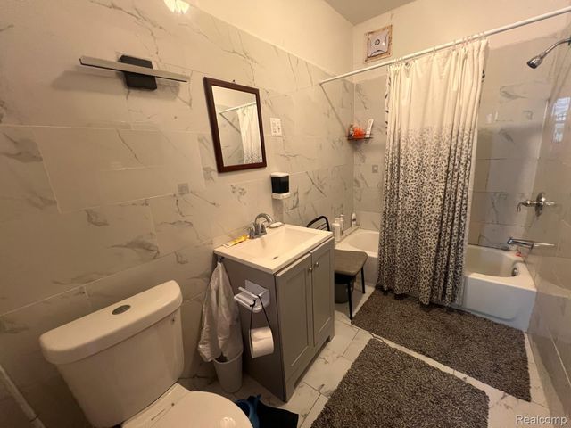 12000 Charest Street, Hamtramck, MI 48212