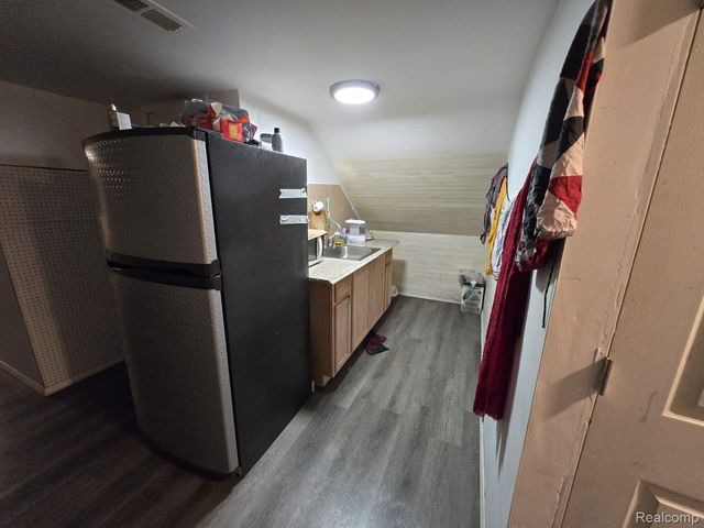 12000 Charest Street, Hamtramck, MI 48212