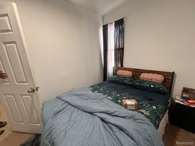 12000 Charest Street, Hamtramck, MI 48212