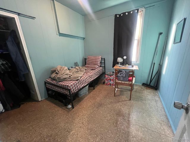 12000 Charest Street, Hamtramck, MI 48212
