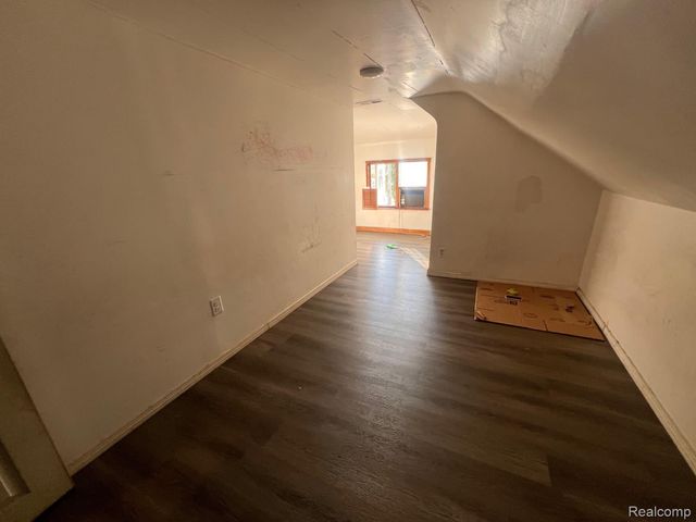 12000 Charest Street, Hamtramck, MI 48212