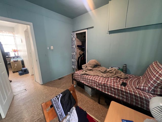 12000 Charest Street, Hamtramck, MI 48212