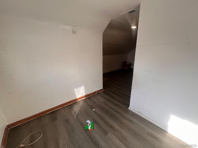12000 Charest Street, Hamtramck, MI 48212