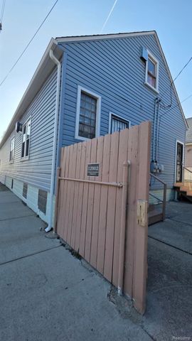 12000 Charest Street, Hamtramck, MI 48212