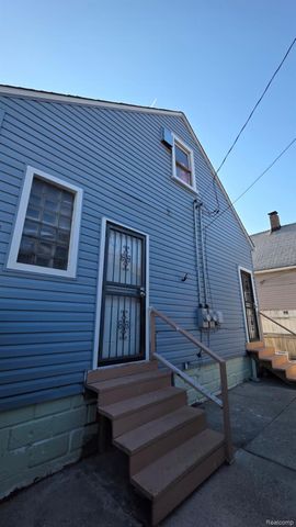 12000 Charest Street, Hamtramck, MI 48212