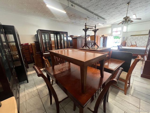 12000 Charest Street, Hamtramck, MI 48212