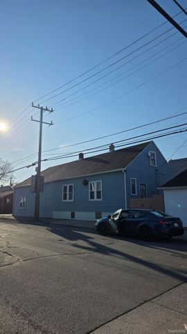12000 Charest Street, Hamtramck, MI 48212