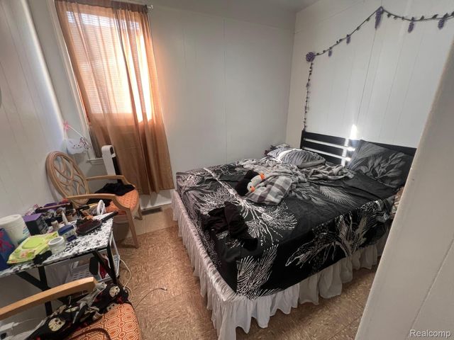 12000 Charest Street, Hamtramck, MI 48212