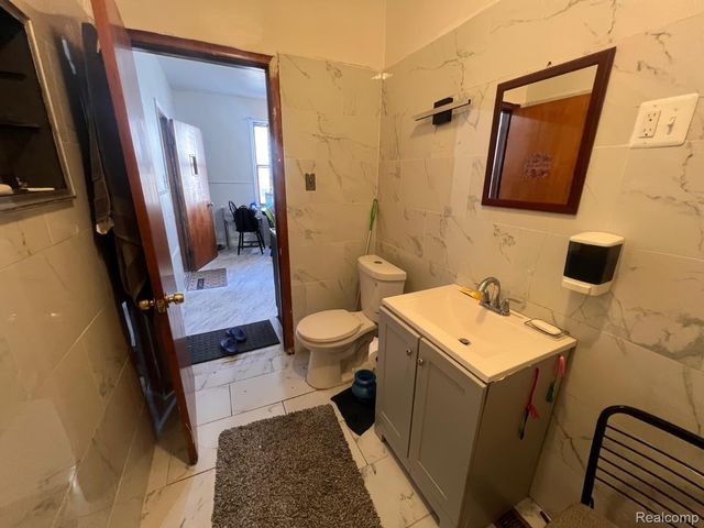 12000 Charest Street, Hamtramck, MI 48212