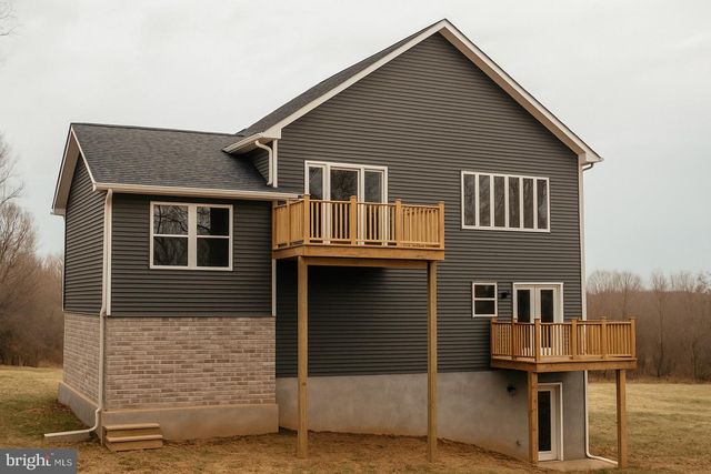 100 LEE DR, Linden, VA 22642