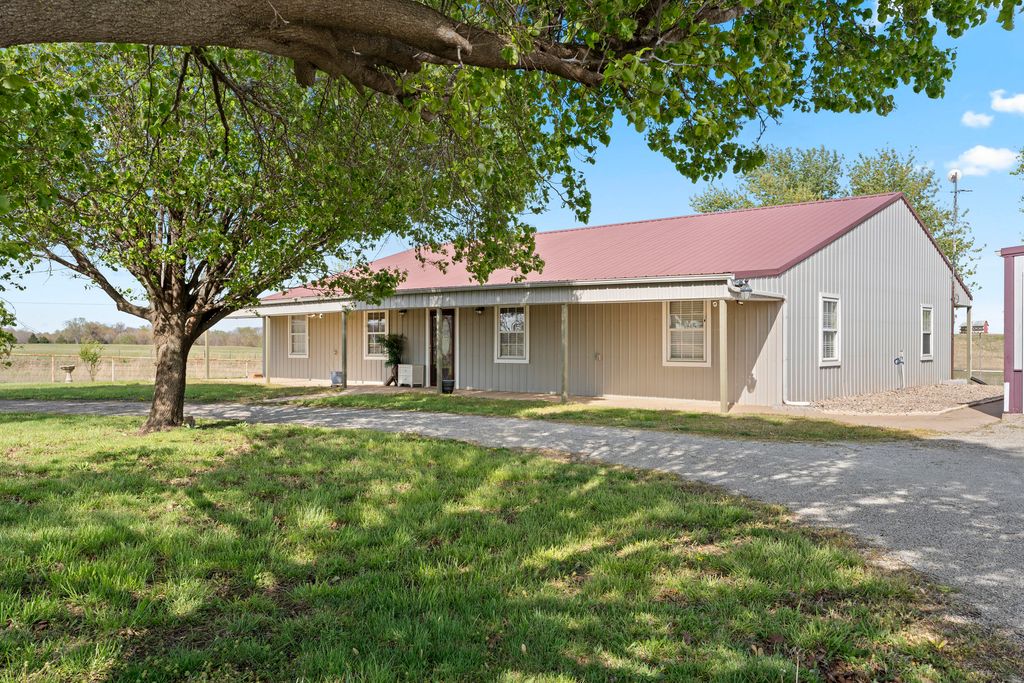 24058 S 4340 Road, Vinita, OK 74301